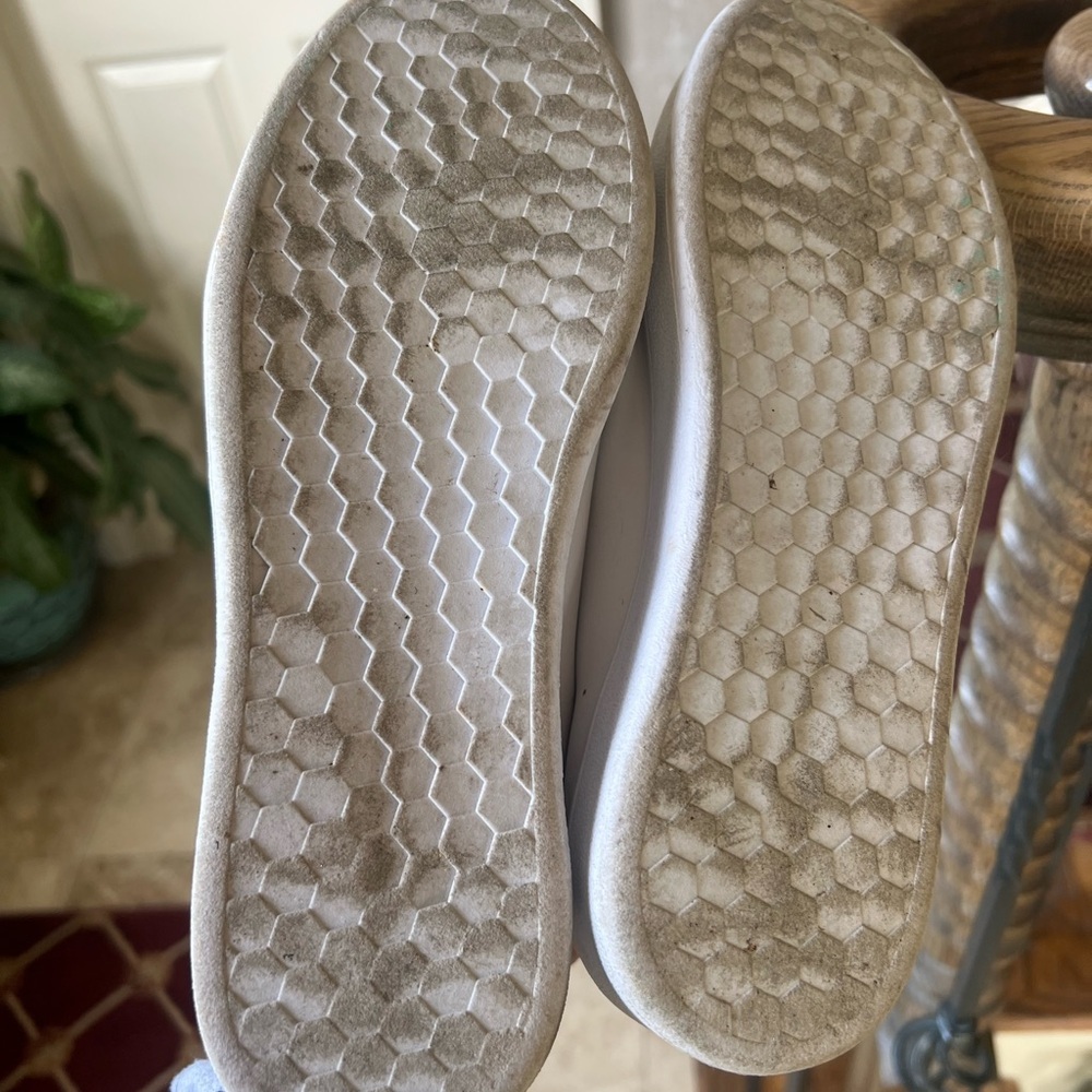 Michael Kors, ladies white and silver sneaker excellent condition size 10 - Picture 12 of 13